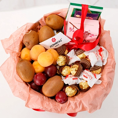 Коробка из фруктов и шоколада "Вкусный подарок" - фото 2
