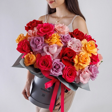 Композиция из 25 голландских роз в коробке "Яркий микс" - фото 3