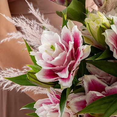 Букет из лилий "Королевский сюрприз" - фото 4