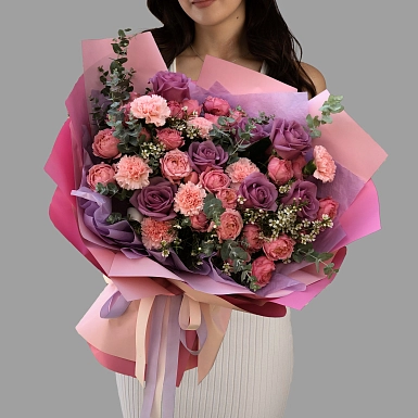 Букет из роз и гвоздик "Аметист" - фото 1