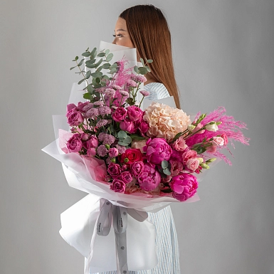 Букет с пионами и пионовидными спрей розами "Cerise" - фото 4