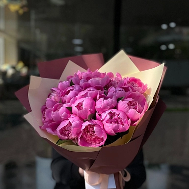 Букет из 25 местных розовых пионов - фото 2