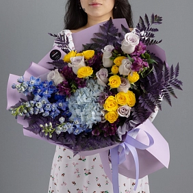 Букет с дельфиниумом и гортензией "Fantastic" фото