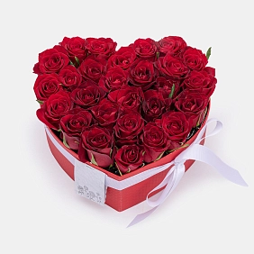 Голландские розы в стильных коробках в форме сердца
