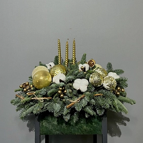 Новогодняя композиция "Золотое свечение"