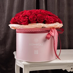 Коробка из 55 красных Голландских роз