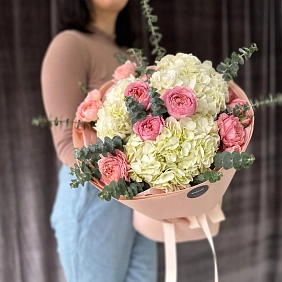 Букет из гортензии и спрей Julietta "Венера"