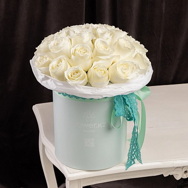 Коробка из 25 белых Голландских роз - фото 3
