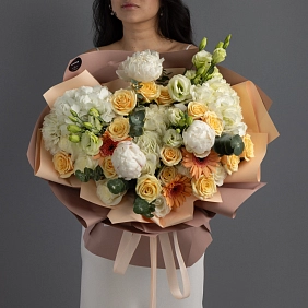 Букет из пионов и гербер "Тепло души"