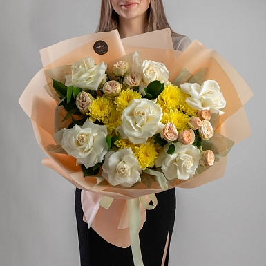 Букет из роз и кустовых хризантем “Гулим” - фото 3