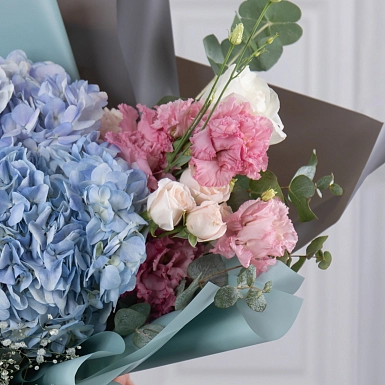 Букет с гортензиями и розами "Океан любви" фото