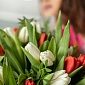 Букет с красно-белыми тюльпанами "Барбарис" S - фото 5