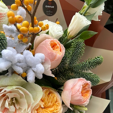 Зимний букет из амариллиса и роз "Янтарное утро" - фото 6