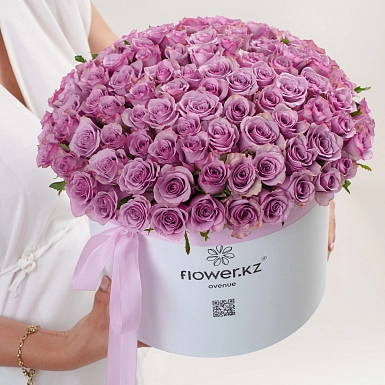 Коробка из 101 фиолетовой розы "Тянь-Шань" - фото 1