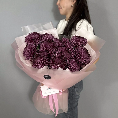 Букет из 15 бордовых хризантем - фото 3