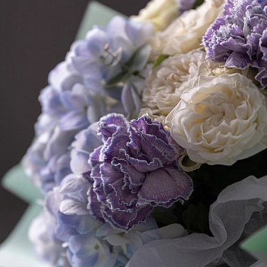 Букет из гортензии и роз "Purple velvet" фото