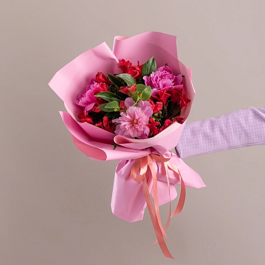 Букет из пионов и альстромерий "Беатриса" - фото 1