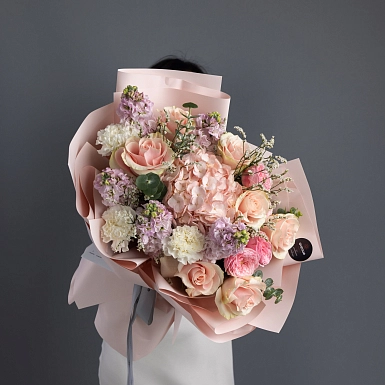 Букет из маттиолы и гортензии "Время любить" фото