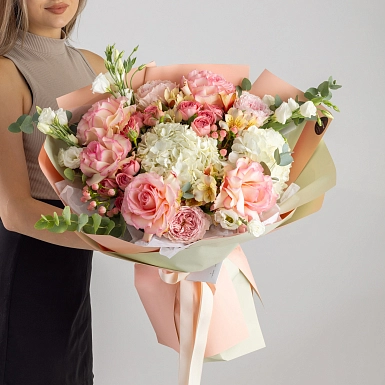 Букет из роз и гортензии "Айман” фото