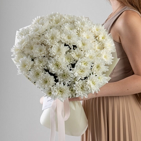 Букет из белых кустовых хризантем "Baltica"