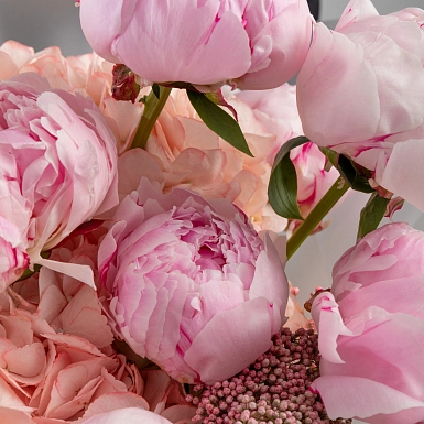 Букет с гортензией и пионами "Bella" - фото 5