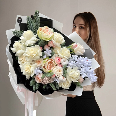 Зимний букет из амариллиса и пионовидных роз "Снежный узор" - фото 3