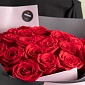 35 красных Голландских роз 50 см в оформлении - фото 6