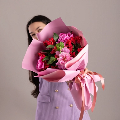 Букет из пионов и альстромерий "Беатриса" - фото 2