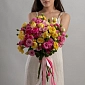 Букет из 15 ярких кустовых пионовидных роз - фото 3