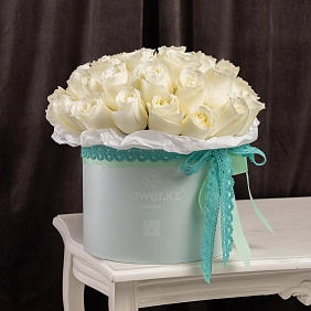 Коробка из 35 белых Голландских роз