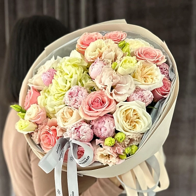 Букет из гортензии и пионов "Paradise" фото