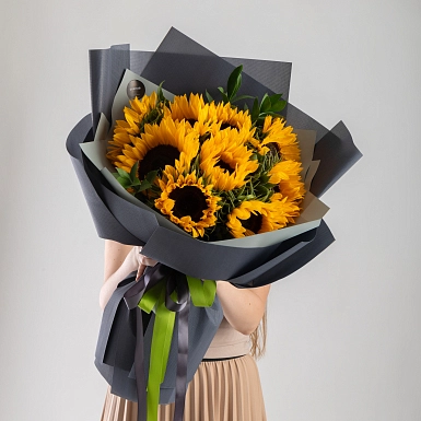Букет из подсолнухов 9 шт. - фото 5