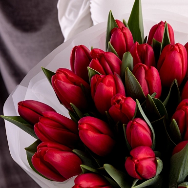 Букет из 35 красных тюльпанов - фото 6