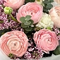 Букет из ранункулюсов и сирени "Нежный шик" - фото 5