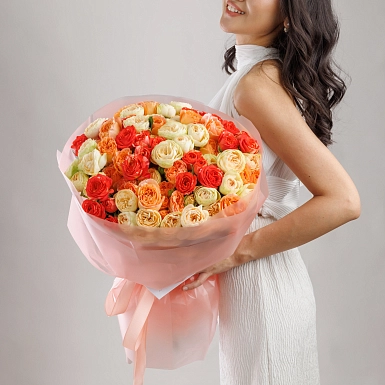 Букет из ярких кустовых пионовидных роз "Orange" - фото 2