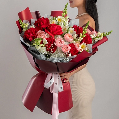 Букет с гортензией "Красный бархат" - фото 2