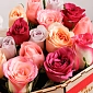 Композиция из 15 микс роз в коробке сердце - фото 5