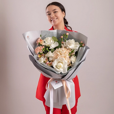 Букет из гортензии и роз "Адриана" - фото 1