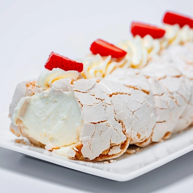 Рулет "Меренговый с клубникой" (600 г) - фото 3