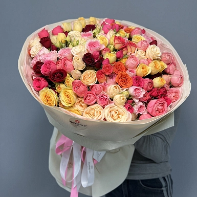 Букет из 51 микс кустовой розы "Тянь-Шань" - фото 1