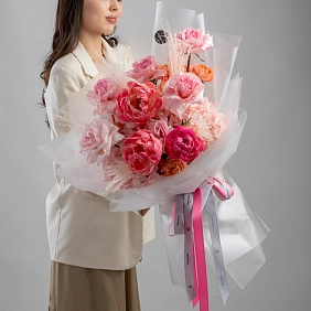 Букет из гортензии и пионов "Ажар"