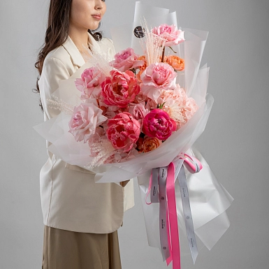 Букет из гортензии и пионов "Ажар" - фото 1