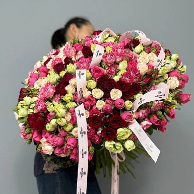 Букет из 101 кустовой розы "Малинка" - фото 2