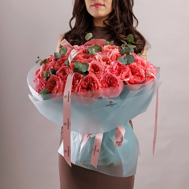 Букет из 51 пионовидных роз Pink Expression с зеленью - фото 3