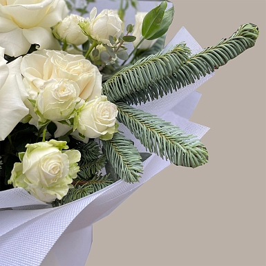 Зимний букет из роз и нобилиса "Хрустальный звон" - фото 3