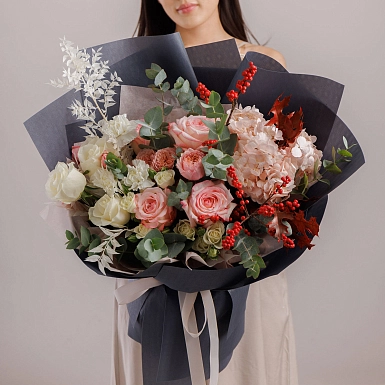 Букет из роз и гортензии "Жанна" фото