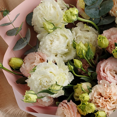 Букет из 15 микс эустом-лизиантусов - фото 5