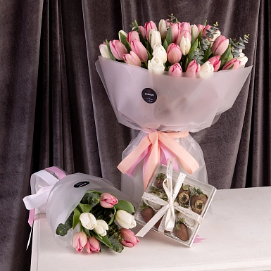 Сет из двух букетов и клубника в шоколаде 9 шт "Рай" - фото 1