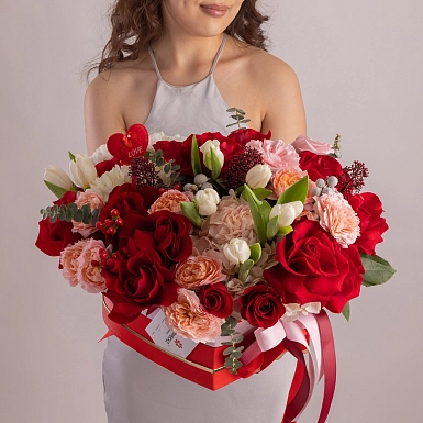 Композиция в сердце с гортензией и розами "Любовное Вдохновение" - фото 2