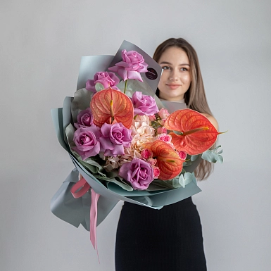 Букет с антуриумом "Символ удачи" - фото 1